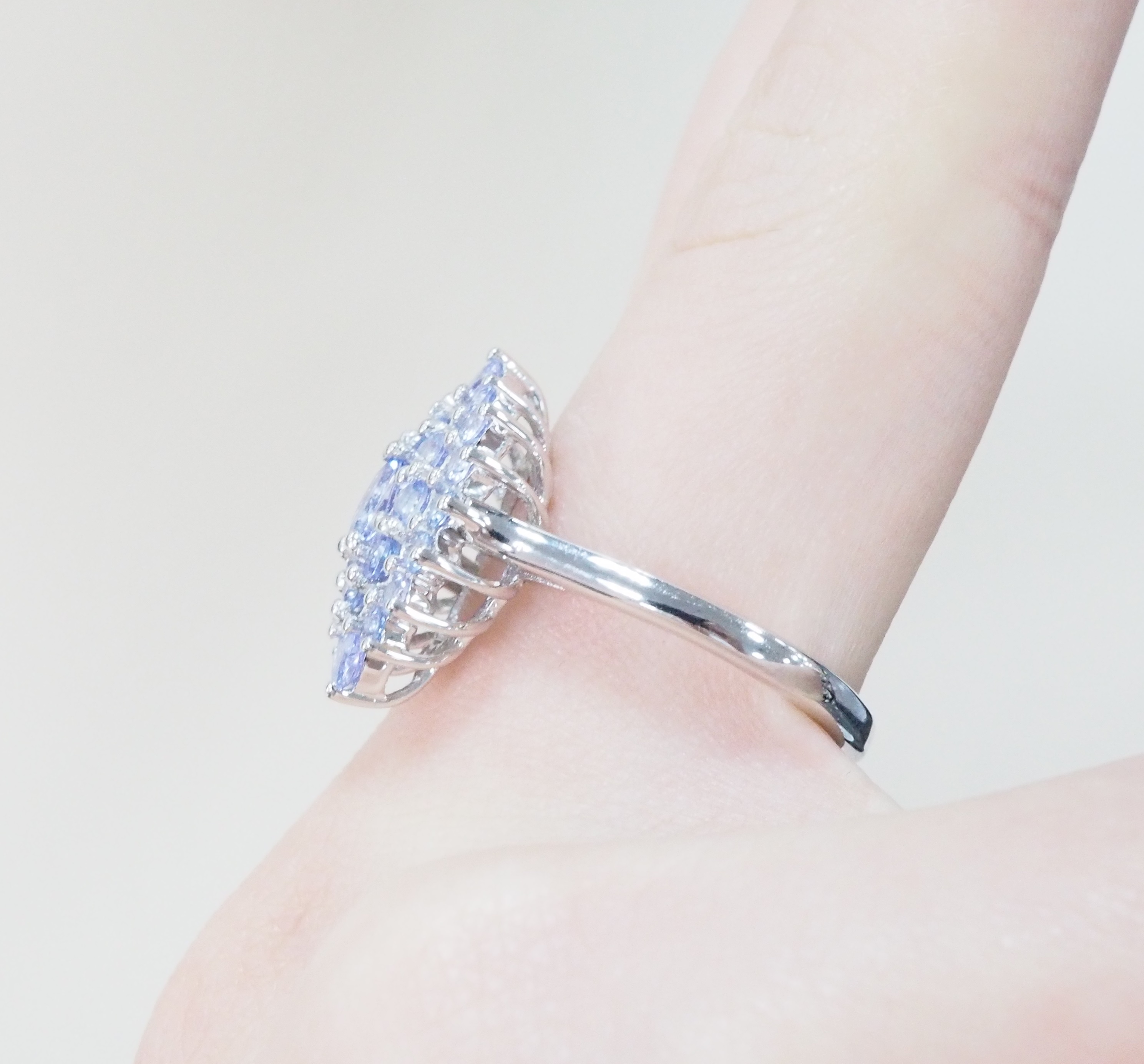 Серебряное кольцо 925 пробы; вставки Россыпь Танзанит 1,5 ct., круг;